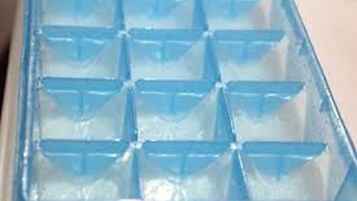 Plastic molds for freezing fluid